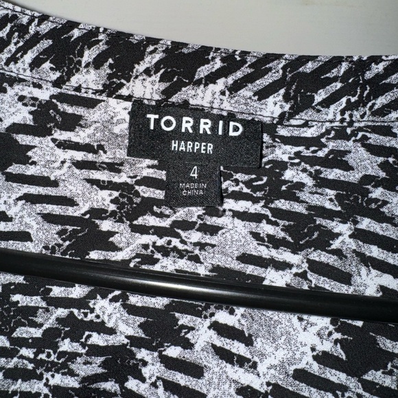 Black and White Women's Top - Picture 2 of 4